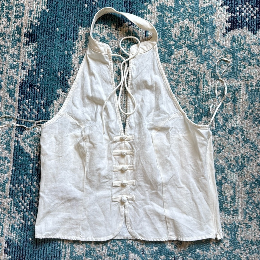Halter-neck top with buttons